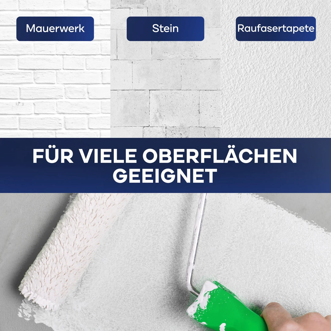 Farbroller trägt Plid Anti-Schimmel-Farbe auf eine Wand auf, darüber Mauerwerk, Stein und Raufasertapete als Untergründe