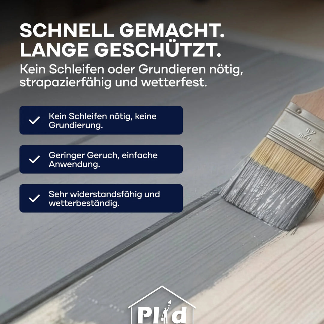 Eine Hand streicht plid® Möbellack Innen &amp; Außen - Buntlack für Möbel &amp; Holz auf eine Holzfläche. Vorteile: kein Schleifen oder Grundieren nötig, geringer Geruch, wetterfest und strapazierfähig.