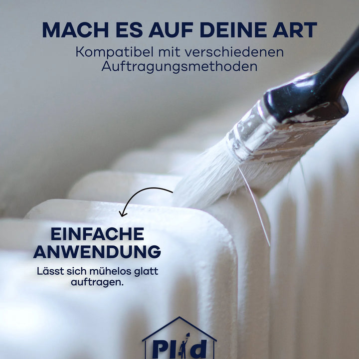 Ein Pinsel trägt plid Heizkörperlack LH auf einen Heizkörper auf. Oben steht: Mach es auf deine Art - kompatibel mit verschiedenen Auftragsmethoden. Ein Pfeil zeigt auf den Pinsel: Einfache Anwendung - optimaler Rostschutz.