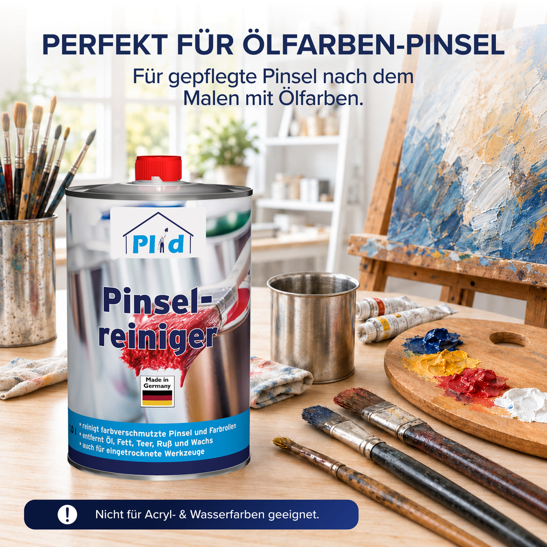 Die Dose Plid Pinselreiniger in einem hellen Atelier, daneben Künstlerpinsel im Becher, Farbtuben, eine Holzpalette mit Ölfarbe und eine Staffelei mit Gemälde. Passend für die Pinselpflege nach dem Malen mit Ölfarben.