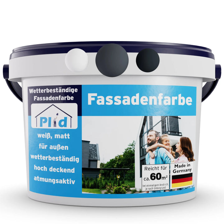 Ein weißer Putzeimer mit der Aufschrift Fassadenfarbe wetterfest &amp; diffusionsoffen für Außenwände" ist mit blauen Akzenten, einem fröhlichen Familienfoto und dem Hinweis versehen, dass es sich um wetterfeste Fassadenfarbe für den Außenbereich handelt, die 60 m² abdeckt und in Deutschland hergestellt wird.