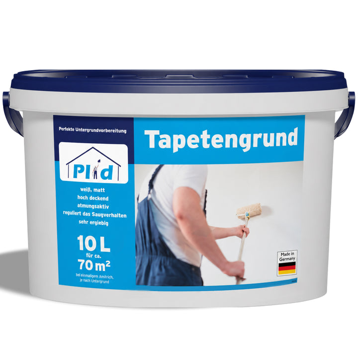 Ein 10-Liter-Eimer Plid Tapetengrund mit dunkelblauem Deckel und seitlichen Griffen. Das Etikett nennt weiß, matt, hoch deckend, atmungsaktiv, reguliert das Saugverhalten, sehr ergiebig sowie 10 L für ca. 70 m² und trägt ein Made in Germany-Zeichen.
